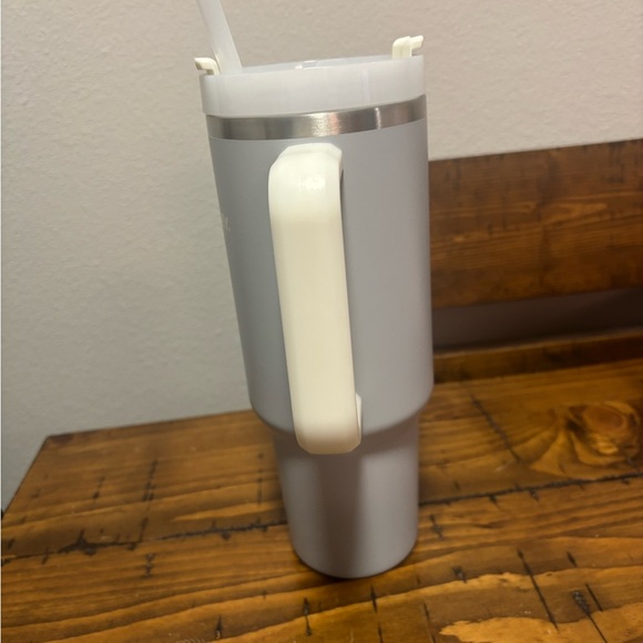 40 oz Stanley Light Grey - Picture 2 of 5